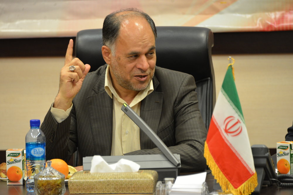 آقای استاندار، شهدا بخاطر اهتزاز پرچم ایران جانفشانی کردند!