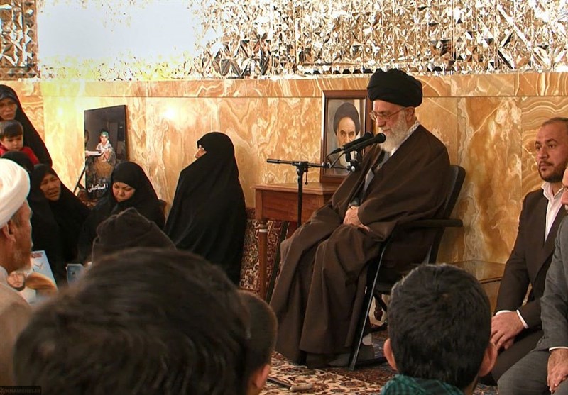 دیدار صمیمی جمعی از خانواده‌های شهدای «لشکر فاطمیون» با امام خامنه‌ای