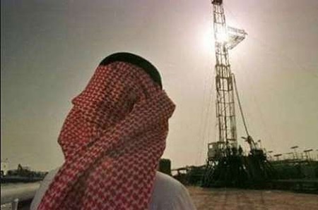 عربستان صادرات نفت را یک میلیون بشکه کاهش می‌دهد