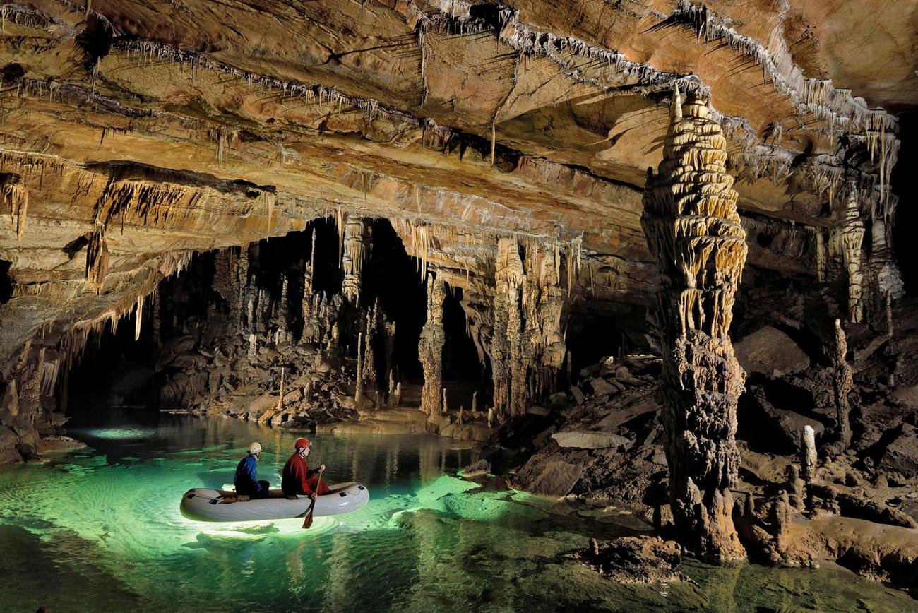 تصاویری خیره‌کننده از غارهای زیرزمینی