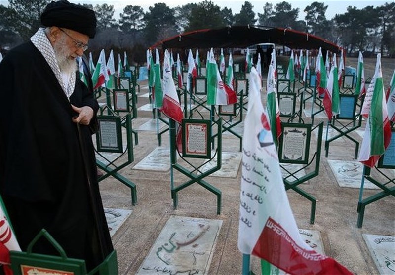 امام خامنه‌ای: خون مطهّر شهدا حقانیت جمهوری اسلامی را بر جبین تاریخ ثبت کرد